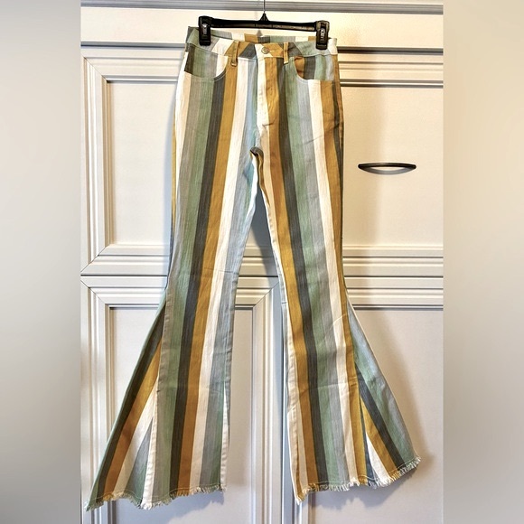 NWOT Altar’d State Bell Bottom Pants & Matching Top - Picture 3 of 4